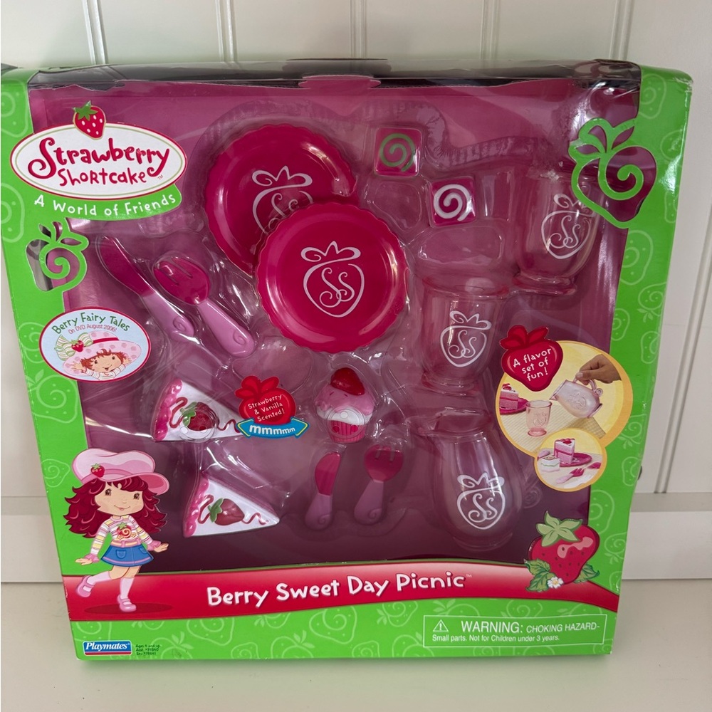 NIB American Greetings Strawberry Shortcake Berry Sweet Day Picnic Set 2…